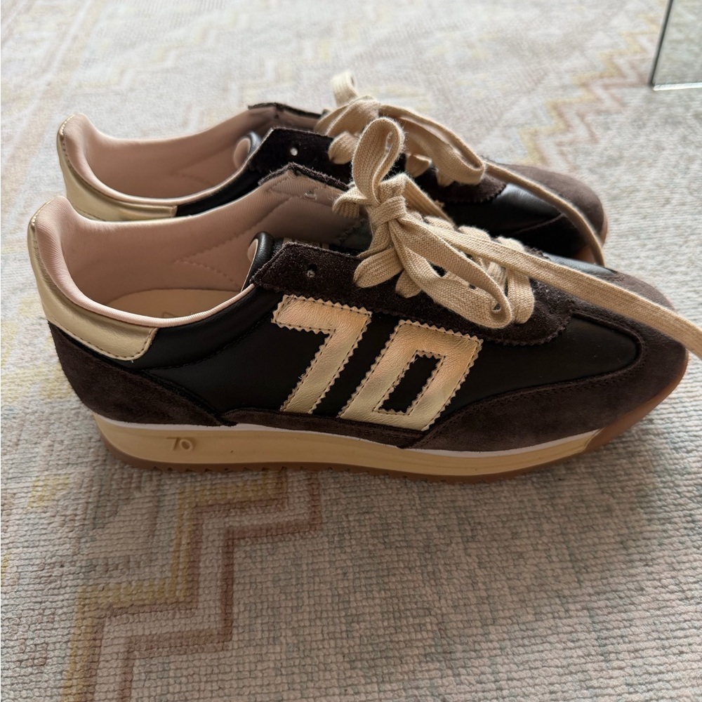 Back 70 Women’s Sneakers